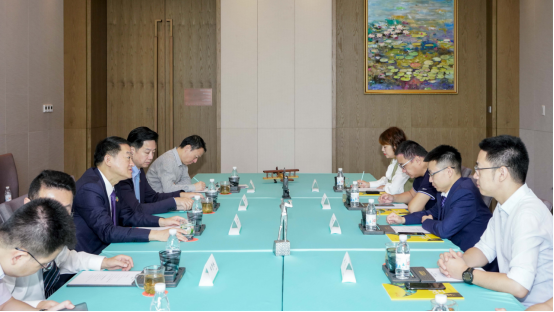 省旅投集團黨委書記、董事長任丁與騰訊“王者榮耀”CTO鄧君、騰訊大成網總裁鄭亮座談交流