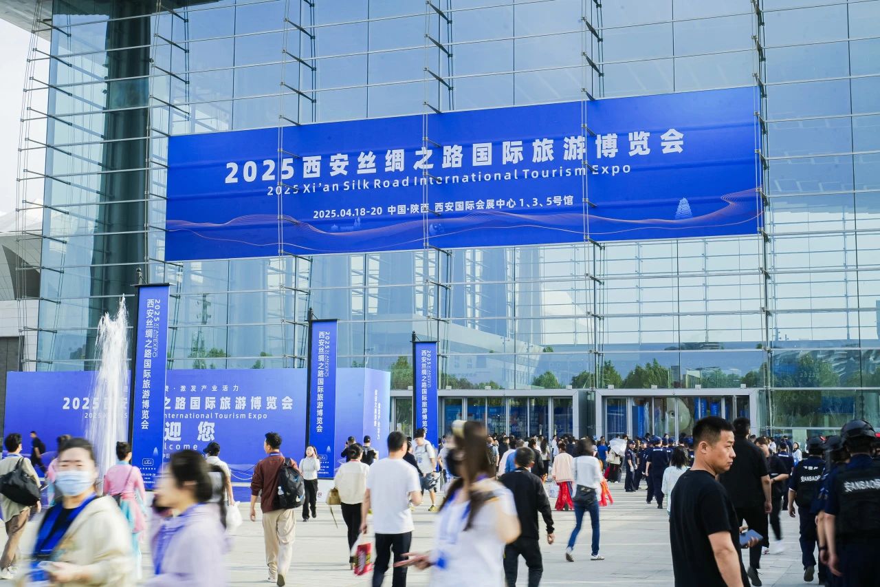 安逸號·熊貓專列“開進”2025西安絲路旅博會！四川旅投打造“移動的天府會客廳”